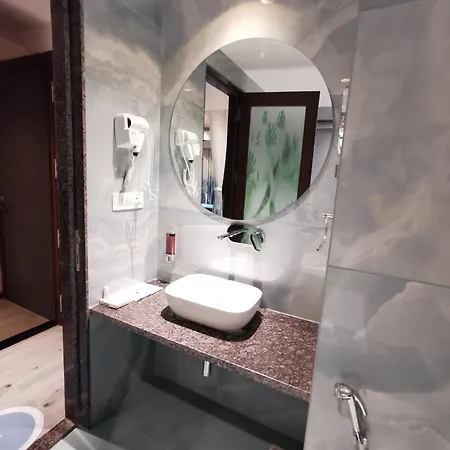 Hotel The Excellency 3*