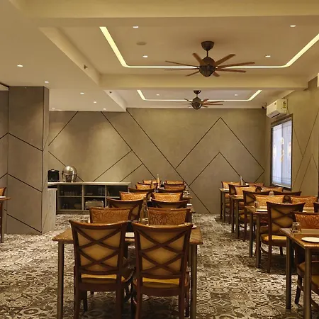 The Excellency Hotel 3*